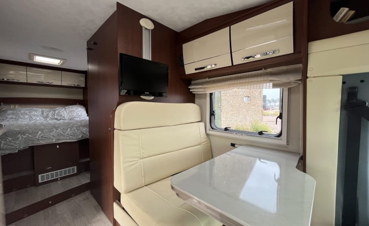 Mobieltje – Luxe familie camper met complete uitzet!