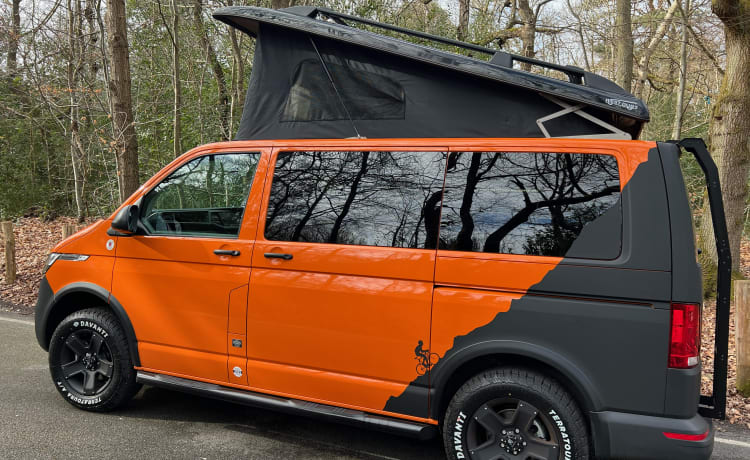 (VW004) 2023 VW T6 'Rebellion' Camper Van - geschikt voor 2 volwassenen plus 2 kinderen