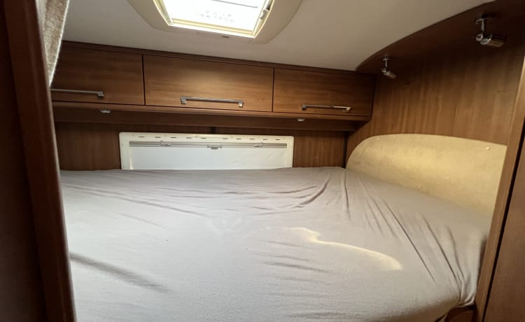 Stonecreek – Rimor Nemho 5 person Alcove camper built in 2011 Fully equipped!