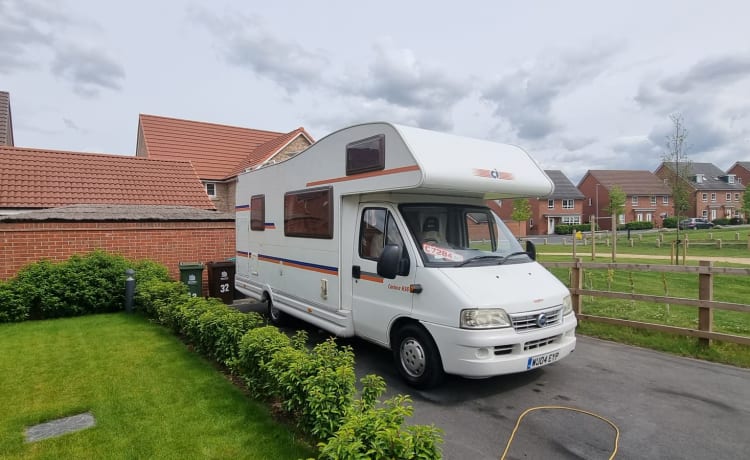 Andy – 6 BERTH 6 SEATS MOTORHOME FOR HIRE, FROM MILTON KEYNES & LIVERPOOL 