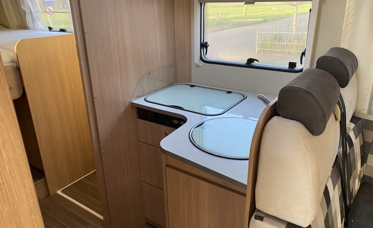 Bono – Family camper with pull-down bed and length beds