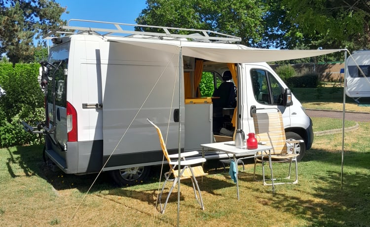 2-4  pers. Fiat Ducato buscamper uit 2014