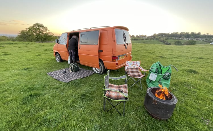 Orange Beast – 2 berth Volkswagen bus from 1996