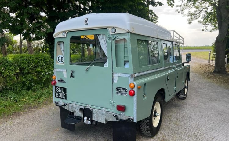 The Northumbrian Rover – 4 berth Land Rover rooftop from 1967