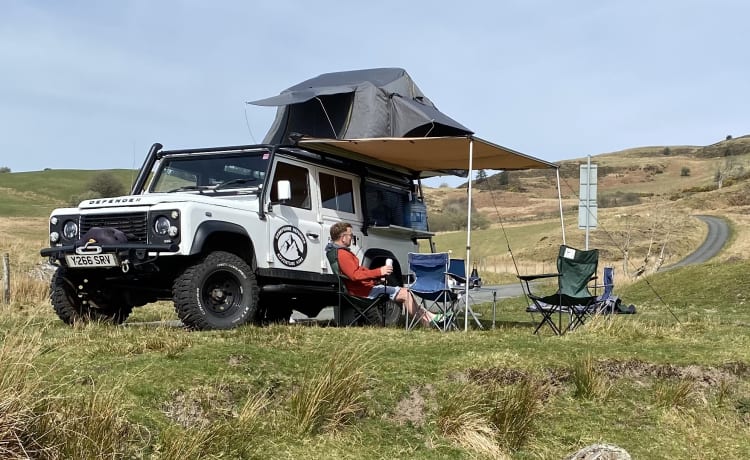 Doris – 2 berth Land Rover Defender