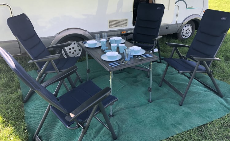 Idealer Familiencamper Hymer B574, Airco, Festbett und Hubbett 5 Pers, 2.8 Turbo