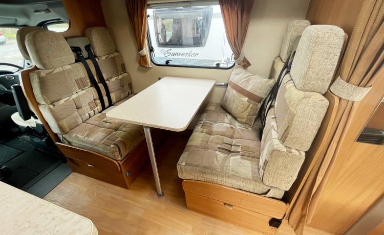 Oliver – Superb 6 berth Swift Motorhome