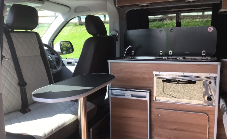 Camping-car Volkswagen Transporter 4 places avec toit escamotable 2013