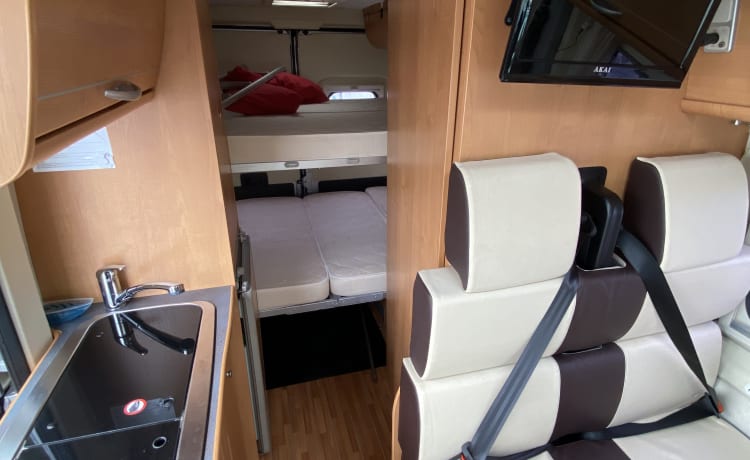 Moses The Van – Moses The Van: 4 person Fiat bus camper from 2011