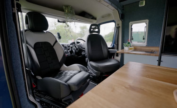 Big Baloo  – Volledig beladen, 2-persoons, off-the-grid campervan in Yorksihre