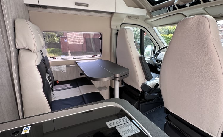 Noleggio camper bus di lusso nuovo di zecca