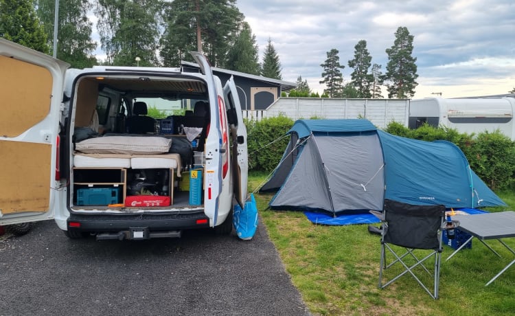 Laptop lifestyle – 2p Ford bus from 2018