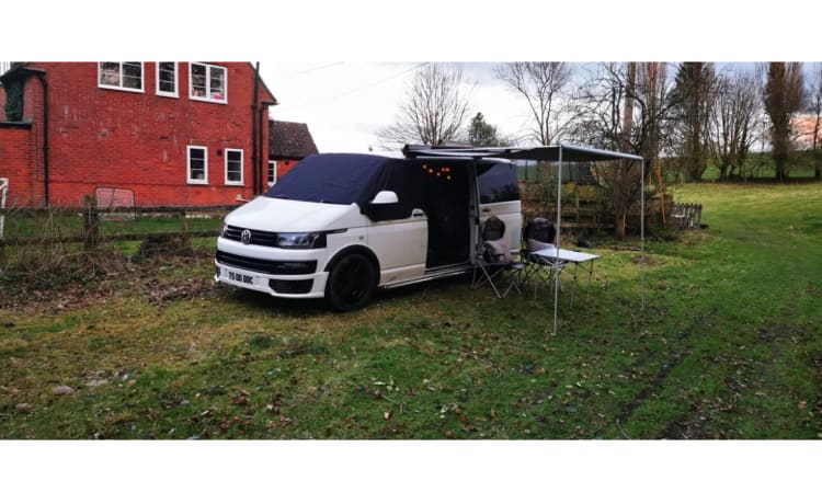 Great value cheapest on Goboony – Great looking Vw campervan 4 birth with awning 