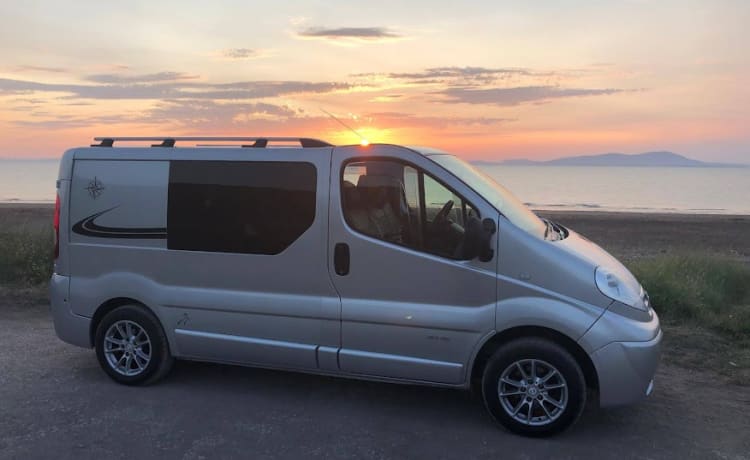 Binky – Nissan-camper met 2 slaapplaatsen uit 2008