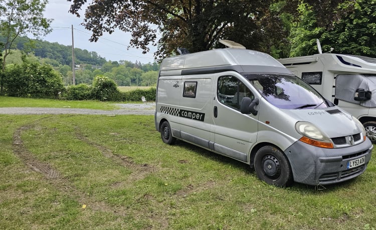 Pedro – 5,2 m de longueur. Douche à bord. Hivérisé. 39,70 MPG sur autoroute.