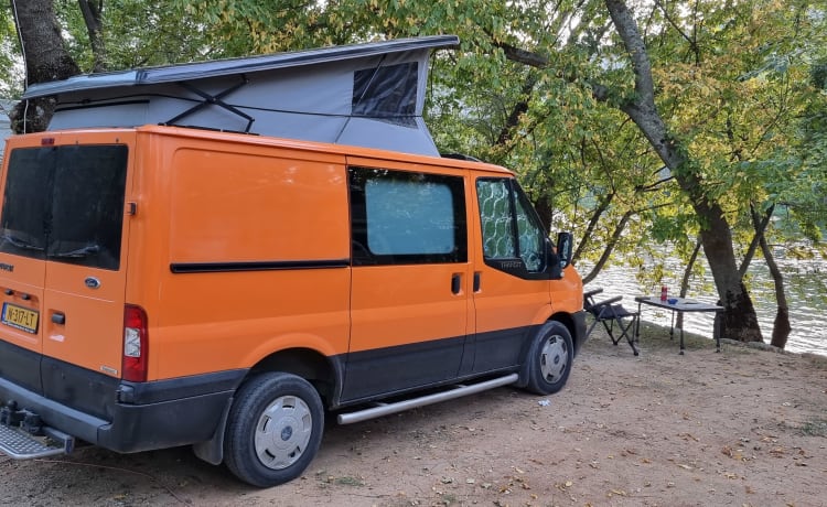 4p Ford campervan uit 2009