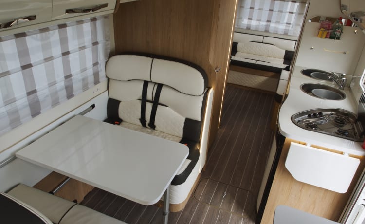 AutoRoller 747 – Volg Frank Campers - Luxe camper met 6 slaapplaatsen