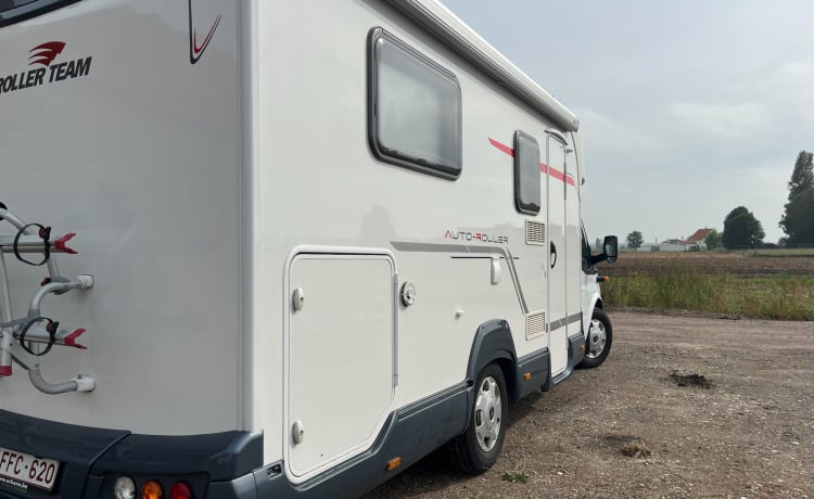 Mobieltje – Luxe familie camper met complete uitzet!