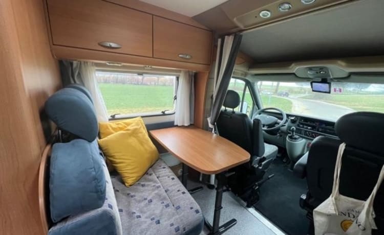 Roadrunner – Mooie en zeer goed onderhouden camper met veel ruimte