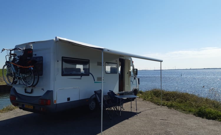 B654 – Hymer avec scooter électrique