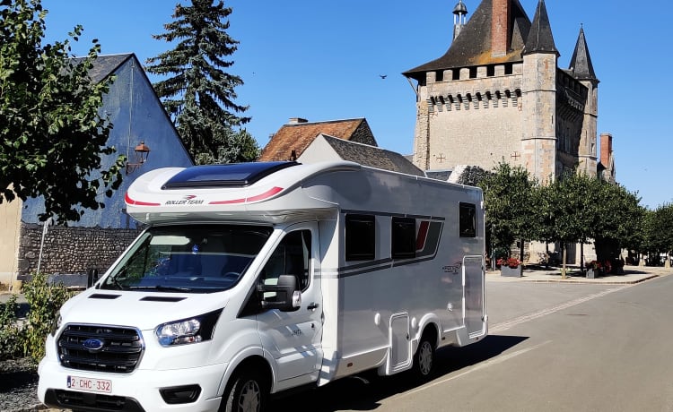 De Camper Van Coppens – Voglia di un'avventura autunnale indimenticabile con la casa mobile? 🚐🌞⛰️🌲🪵