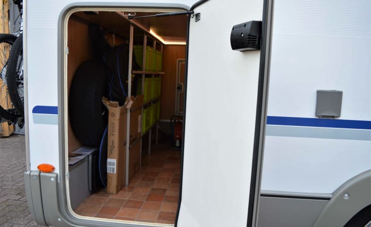 Beautiful complete and very neat 4-person camper (Fiat Ducato Bürstner)