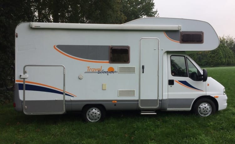 Beautiful spacious family motorhome for 6 people with air conditioning