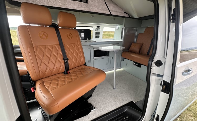 Mabel – 4-persoons Volkswagen campervan uit 2020