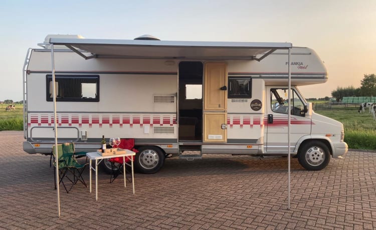 Wonderful spacious family camper for rent