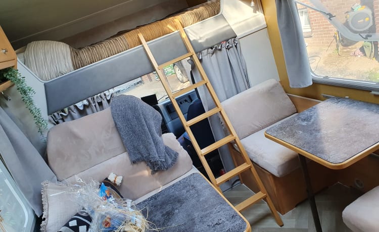 Truus ons vakantiehuus – Spacious family camper Fiat Ducato