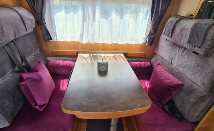 Sam – Clean and cozy motorhome