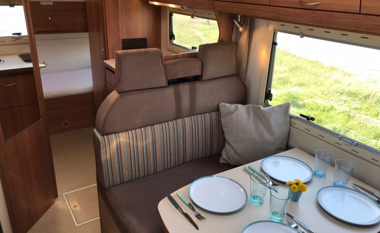 Modern 6 Person Family Camper