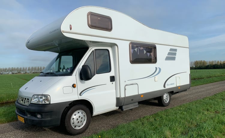 Camping-car familial spacieux Hymer 6p avec lits superposés