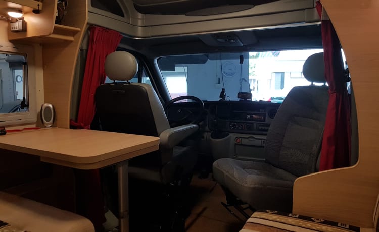 on tour – 4p Renault semi-integrated  super camper