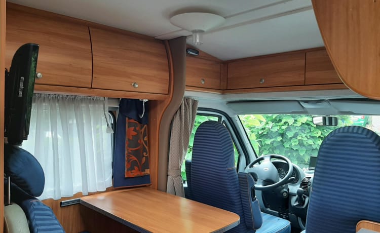 Mr. Blue  – Bürstner Merano with air conditioning and fixed bed 2005