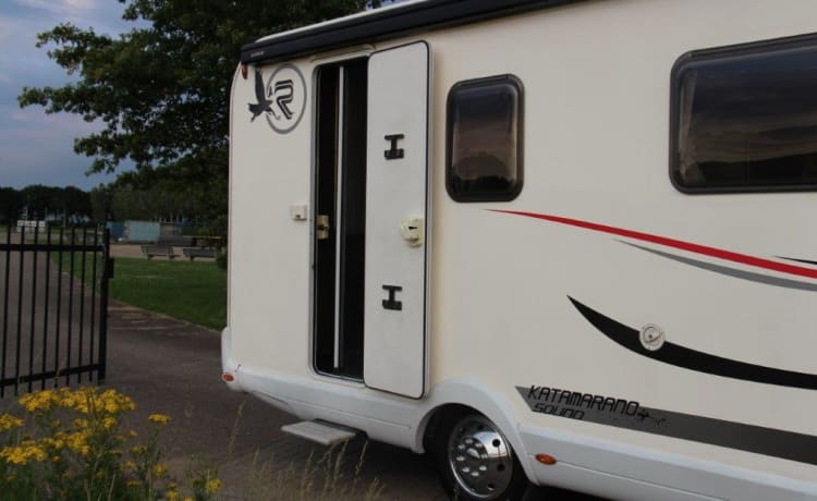 Camping-car familial 7 personnes très spacieux et confortable avec climatisation