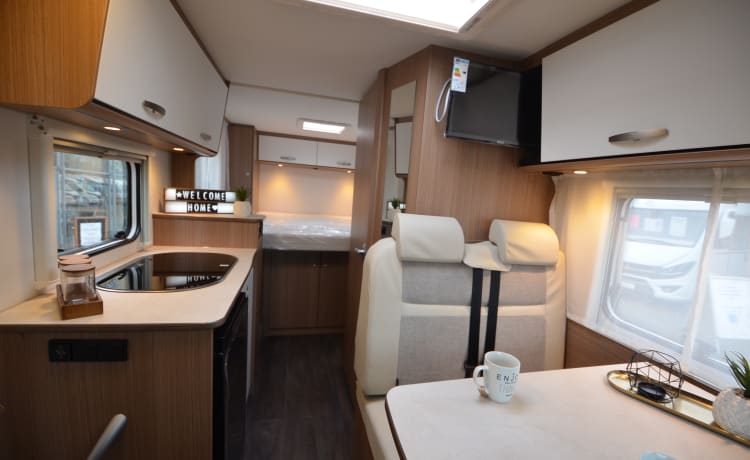 Carado V339 – Experience the freedom! (from 2021) Compact and luxurious with all options and Queen bed