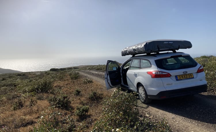 2pers new roof tent on a fine, economical station wagon