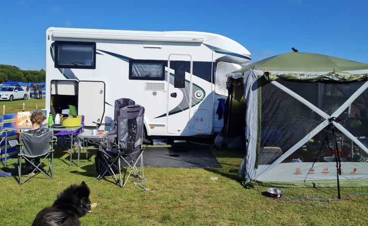 Sheddie – 4 Berth Luxury Motorhome