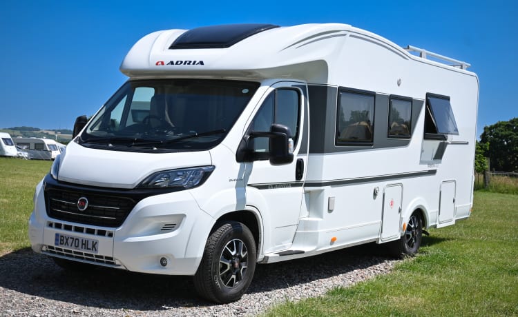 Adria Mobil semi-intégré 5 places à partir de 2020