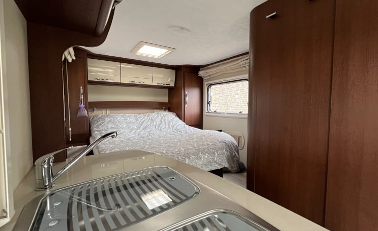 Mobieltje – Luxe familie camper met complete uitzet!