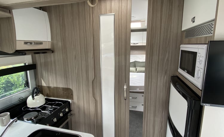 (MH001) Beau camping-car automatique 4 couchettes 2020 avec lit central