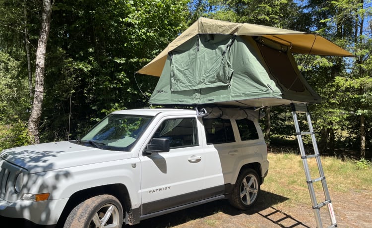 Roof tent adventure with Jeep Patriot and Thule roof tent