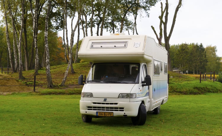 Camping-car très spacieux pour 4 personnes