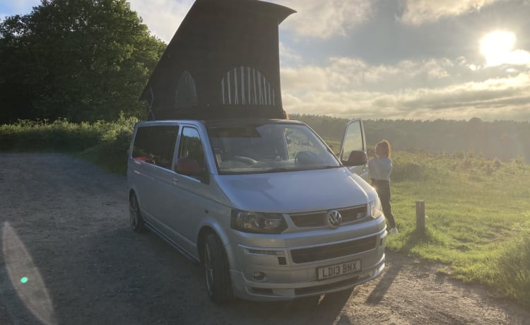 Van de maison  – VW T5 6 Sitze 4 Schlafplätze plus 2 im Vorzelt