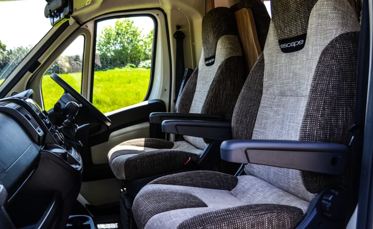 Fiat Ducato - Swift Escape 686 (6 berths, U-shaped lounge)