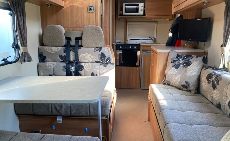 Swift  – 5 berth Swift bus from 2014,insurance,included