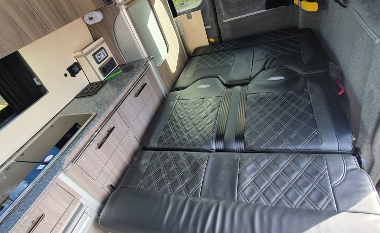 Camping-car Ford Transit Custom 2020 pour le camping sur réseau ou hors réseau