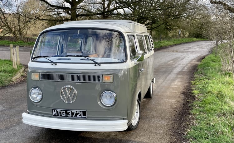 Dotty  – 2 berth Volkswagen campervan from 1972