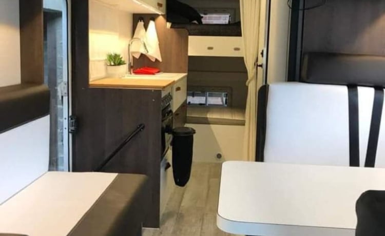 Fiat Alcove 6p - spacious, modern furnished family-friendly Fiat Ducato